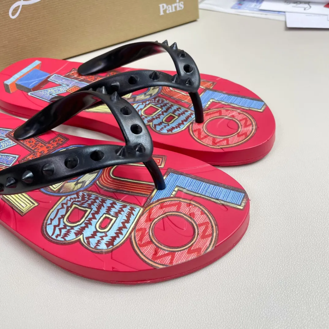 [CL red sole shoes] P: 280💰 size 38-45 Men’s classic slippers, made on the official website 1:1, the original factory specializes in original materials ➖ OEM 3D printing pattern production ➖ Original ultra-light anti-slip outsole. Super fashionable and super comfortable, handsome on the feet, a must-have for men in summer! !